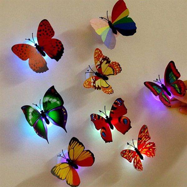LED dekorace / svítící samolepka na zeď, 7 x 6 cm – náhodná barva, 1 ks